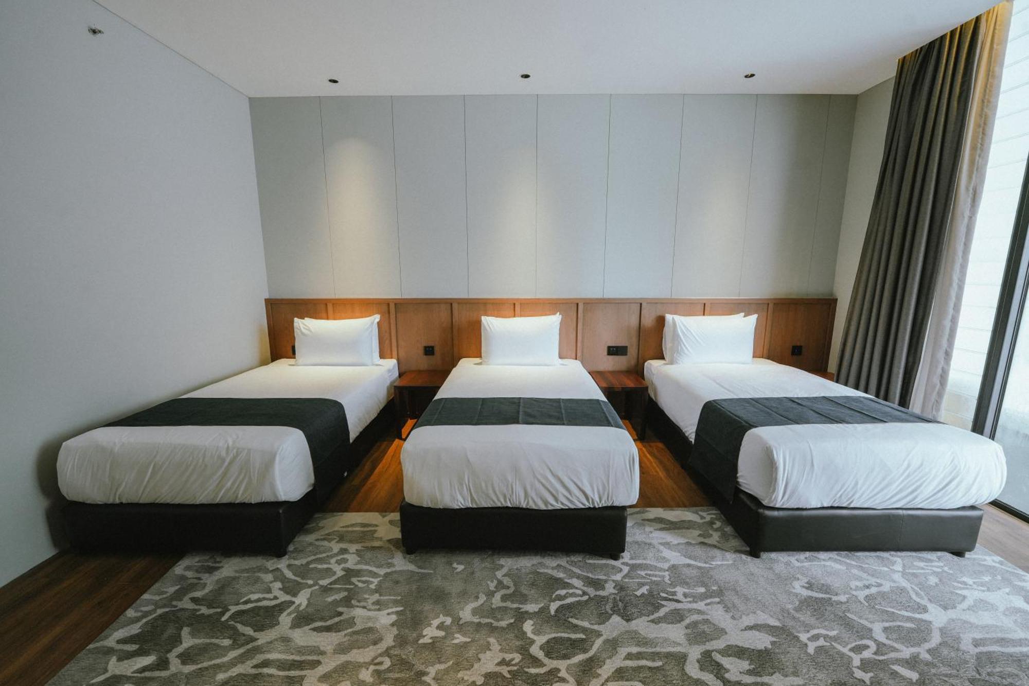 Roxy Beach Resort Sematan Exterior foto