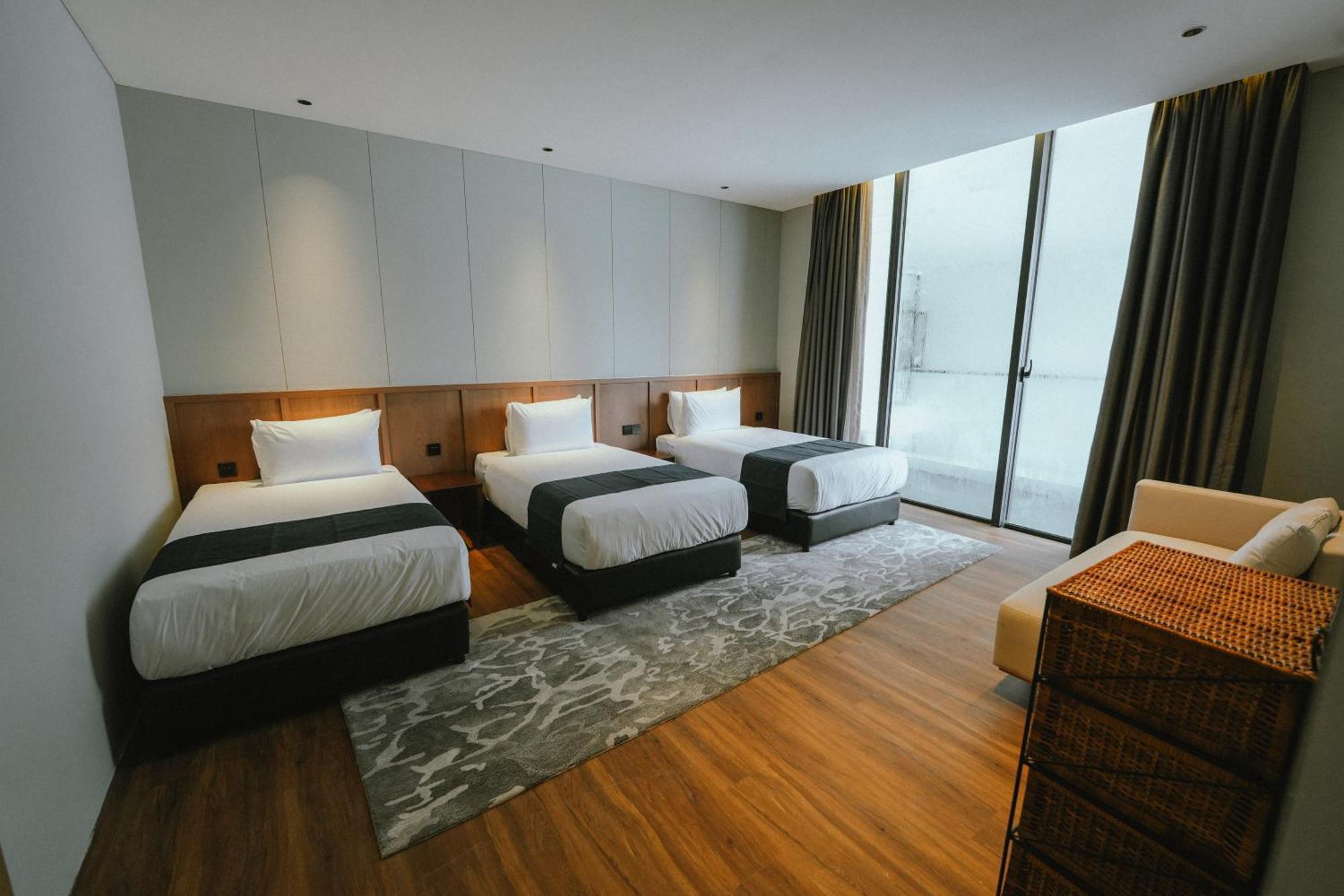 Roxy Beach Resort Sematan Exterior foto