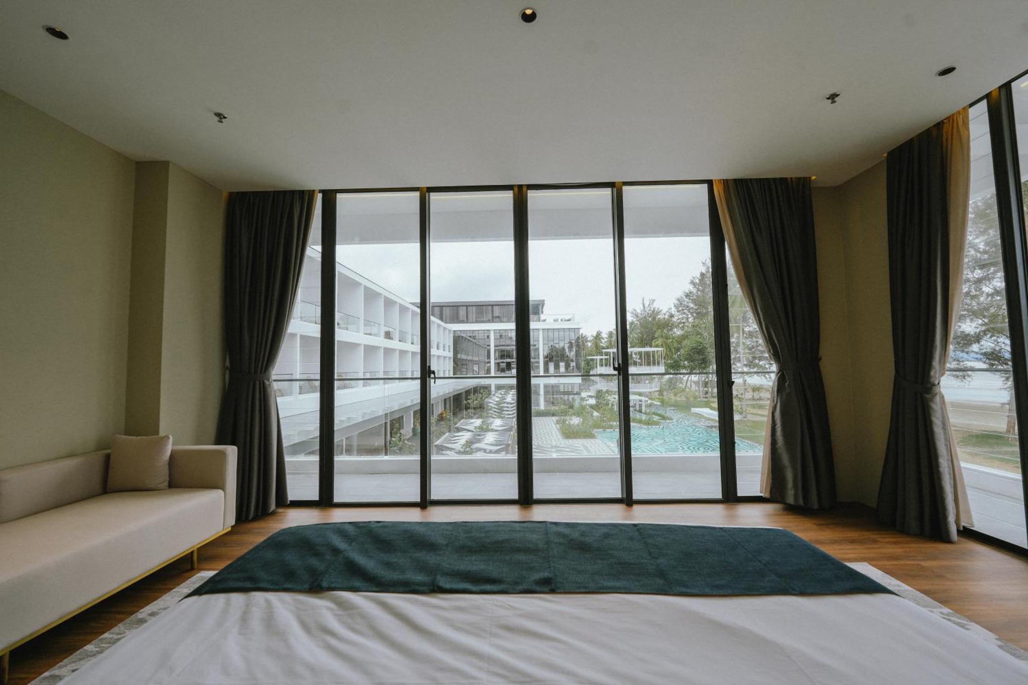 Roxy Beach Resort Sematan Exterior foto