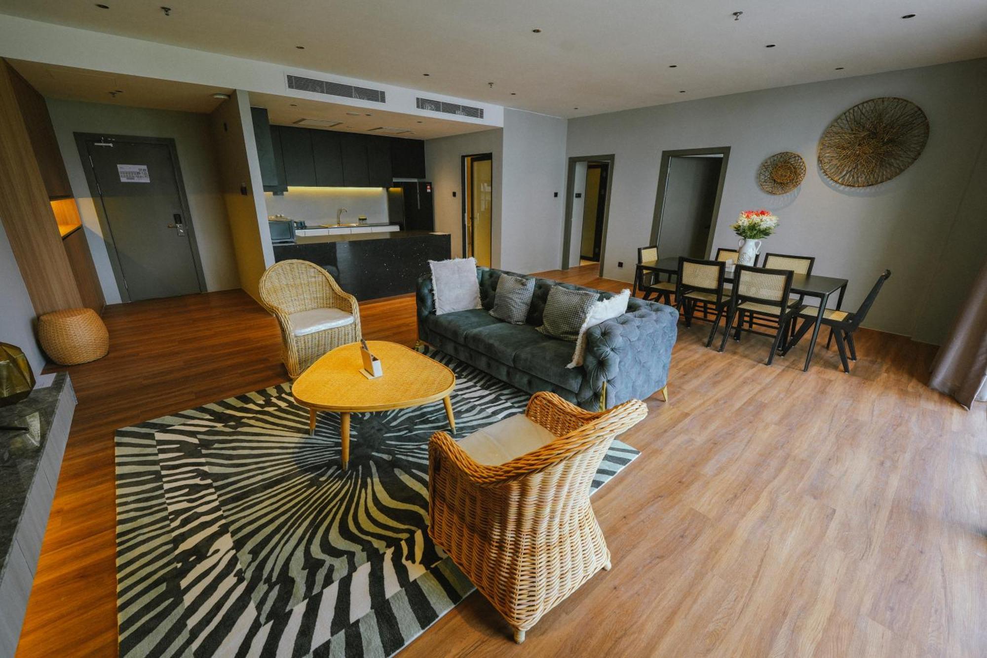 Roxy Beach Resort Sematan Exterior foto