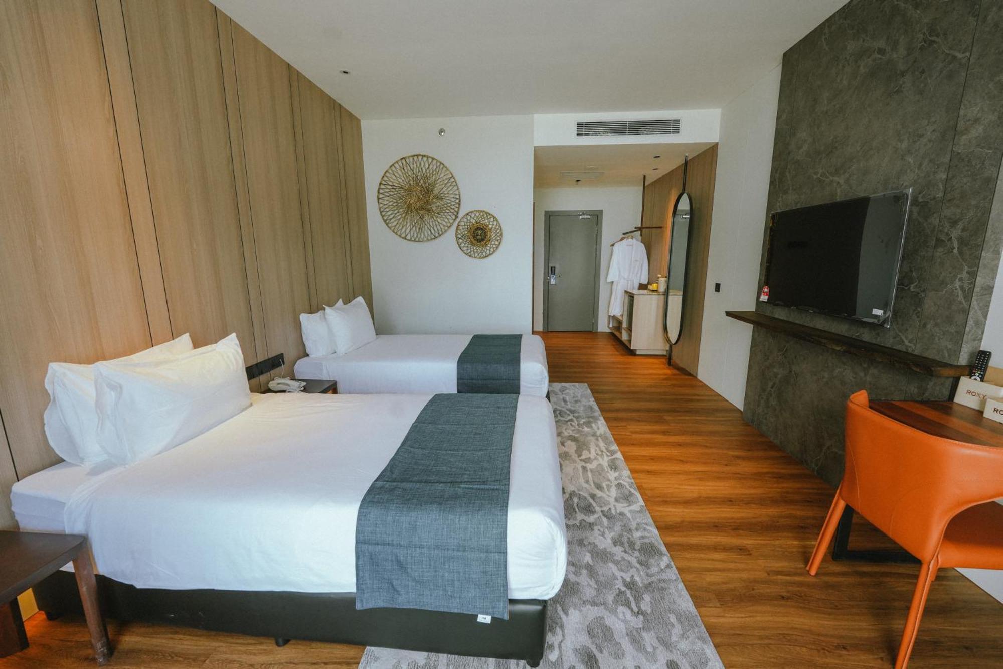 Roxy Beach Resort Sematan Exterior foto